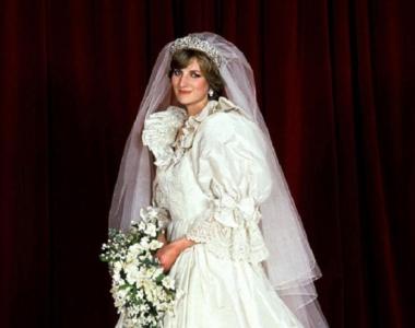 Cô dâu triệu đô: Những bộ váy cưới đắt giá nhất của sao