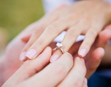 Millisele sõrmele paned abieluettepaneku tegemisel sõrmuse?