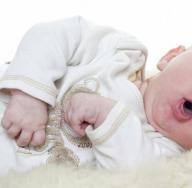 Sümptomid ja ravi füsioloogilise nohu imikutel, kui palju see kestab