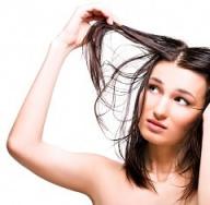 अपने बालों को ठीक से कैसे धोएं