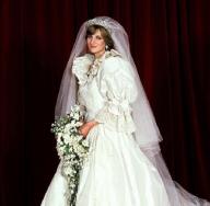 Cô dâu triệu đô: Những bộ váy cưới đắt giá nhất của sao