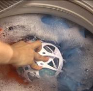 ब्रा को हाथ से और वॉशिंग मशीन में कैसे धोएं?