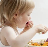 बच्चों को उच्च कैलोरी वाले आहार की आवश्यकता होती है