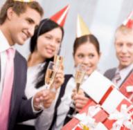 किसी सहकर्मी को उसके जन्मदिन पर मूल तरीके से बधाई कैसे दें