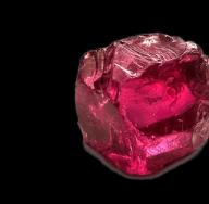 Garnet - đá quý hoặc đá bán quý Garnet lớn